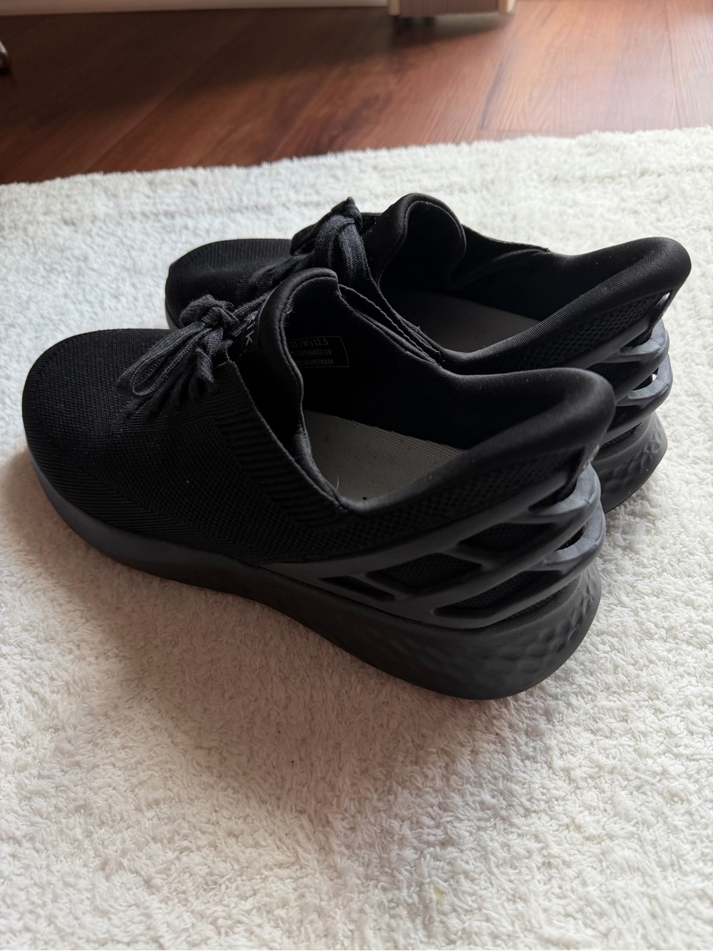 Kizik Men’s Hands Free Slip-On Adaptive Athletic Sneakers in Black